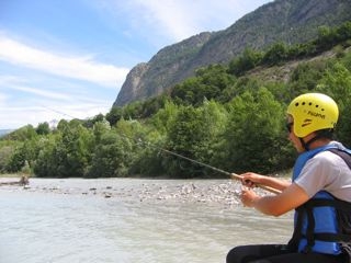  Practique pesca en rafting con Jour de Raft Peche 